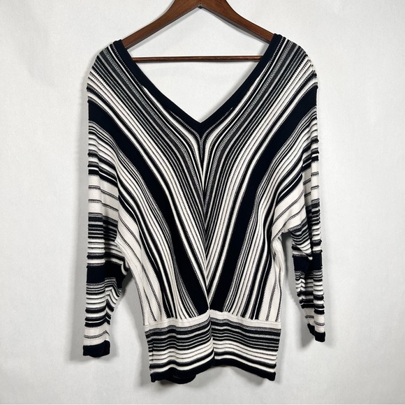 2 for$15 Lane Bryant Black White Stripe Dolman Sleeve V-Neck Sweater Size 14/16 - Picture 2 of 8